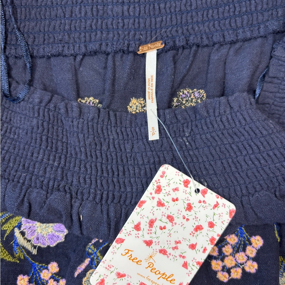 Floral Embroidered Top - Picture 3 of 6